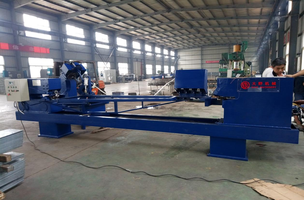 新鄉(xiāng)市大野機(jī)械制造有限公司對料塔扇形彎邊機(jī)的開發(fā)研制，升級換代的變化。